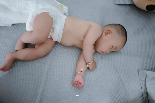 肇东宝宝老打喷嚏怎么办